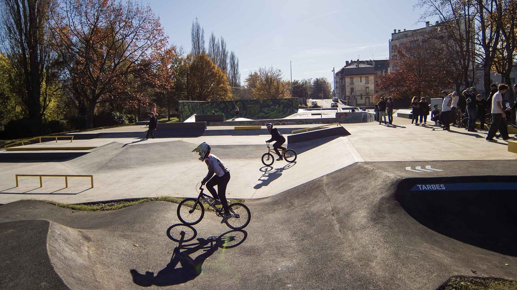 Several riders using Skatepark and Pumptrack Tarbes