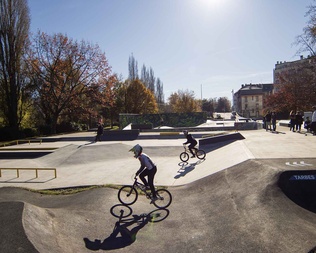 Plusieurs riders utilisent le Skatepark et Pumptrack Tarbes