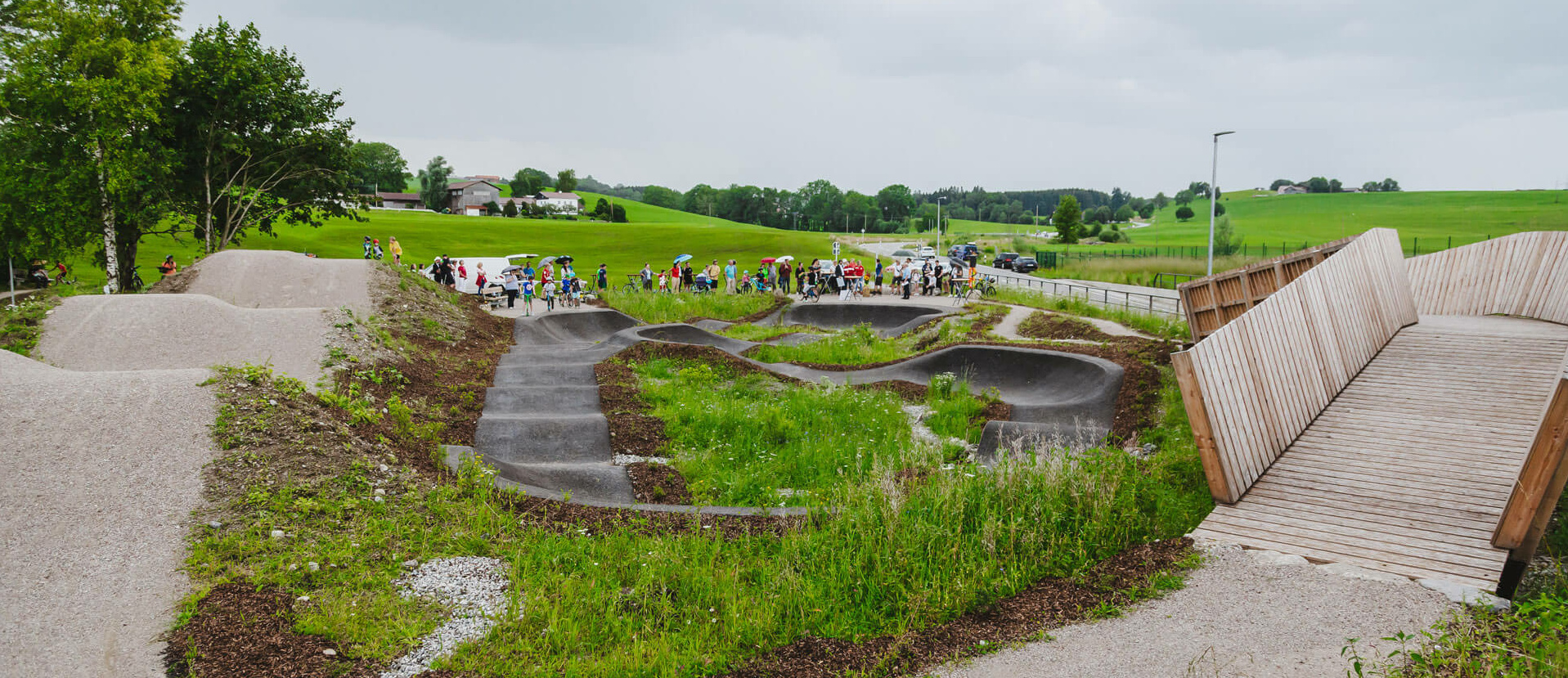 Overview of pump track Betzigau with bridge