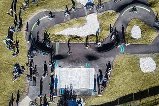 Detailed view of the scooter loop in the pump track Peissenberg from above