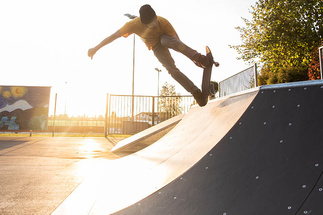 Skater at Marktoberdorf Skatepark on the quarter pipe at sunset