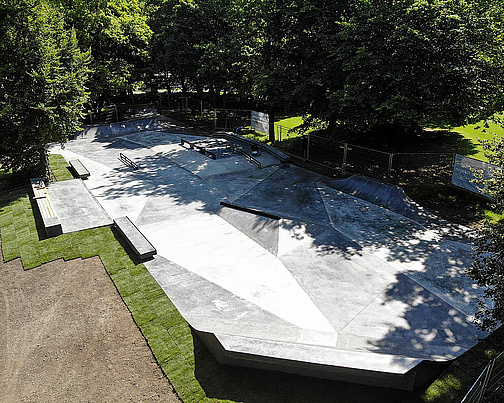 Skatepark am Hirschgarten in München von schräg oben