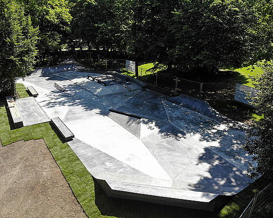 Skate park at Hirschgarten in Munich from diagonally above