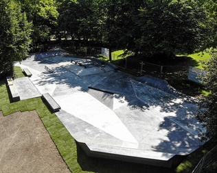 Skate park at Hirschgarten in Munich from diagonally above