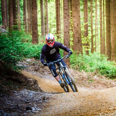 Mountainbiker im Bike Park