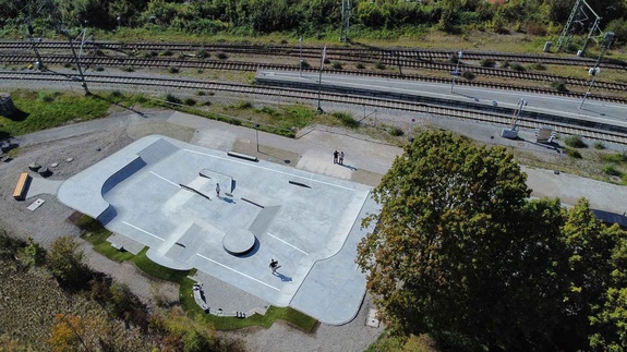 Panoramablick auf den Skatepark Murnau mit Umgebung