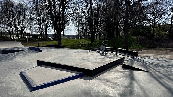 Street section at Brühl Skatepark with rails and curbs