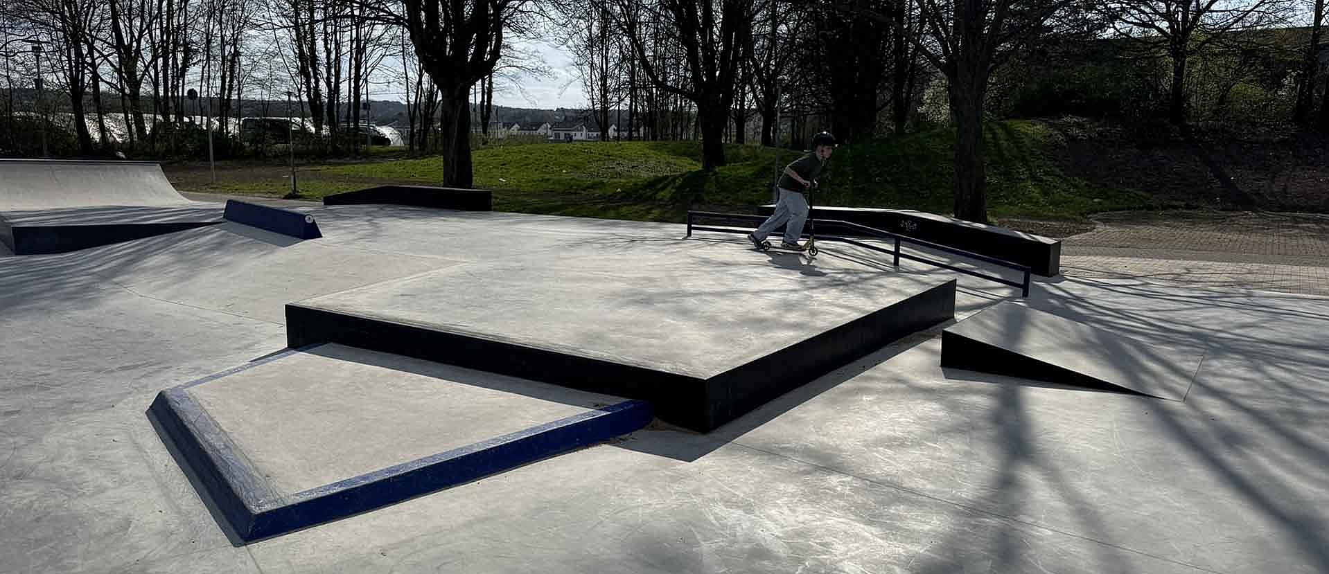 Street section at Brühl Skatepark with rails and curbs