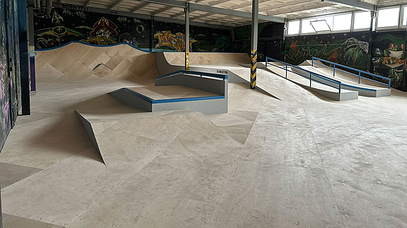 Modern street obstacles with rails and ledges in the Mühlhausen skatehall