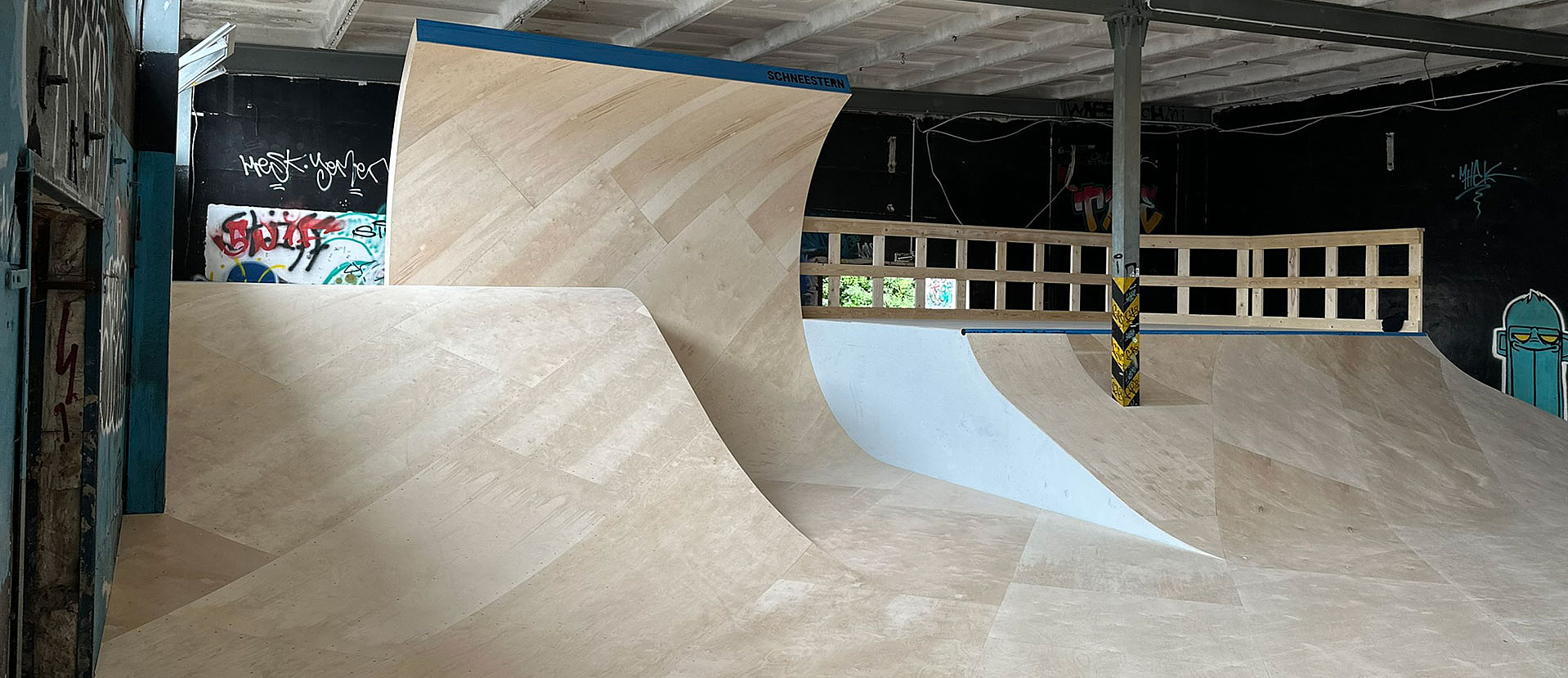 High ramps and curved walls in the Mühlhausen skatehall