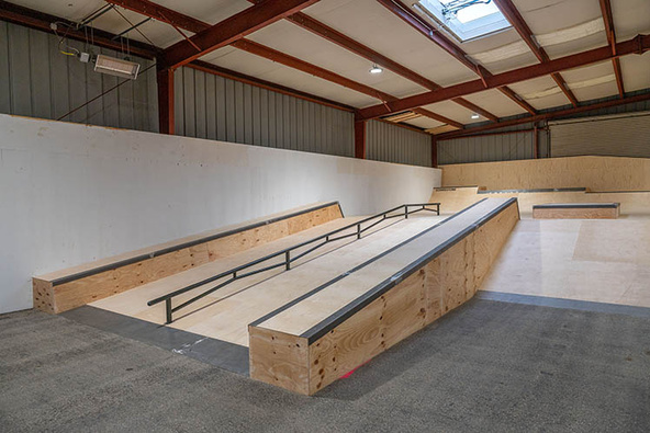 Street area with ledges, rails and ramps in the Fürth skatehall