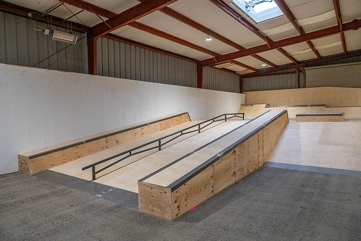 Street area with ledges, rails and ramps in the Fürth skatehall