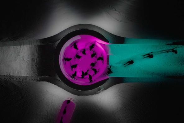 Vogelperspektive vom Parkaufbau bei Nacht