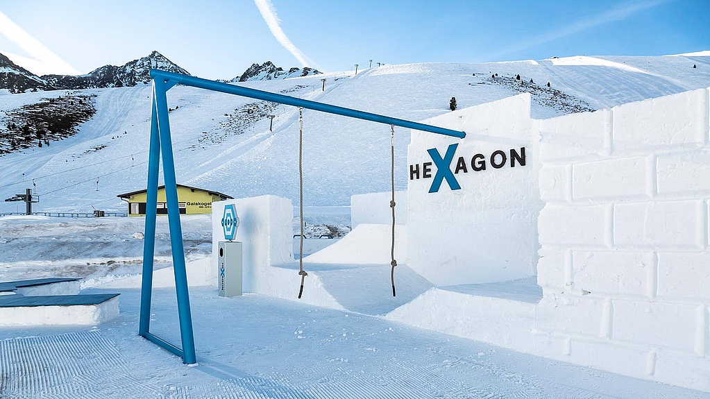 Detail of the Hexagon with swinging ropes
