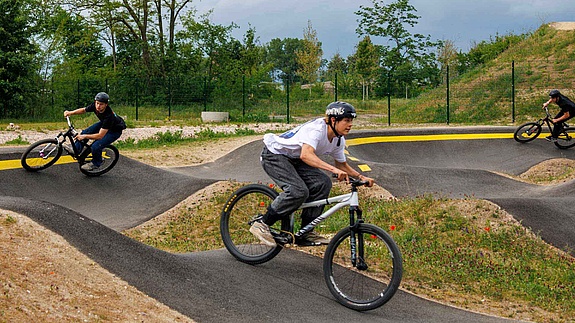 Urban Sports Park Bad Düben – fast berm with rider leaning the bike into the corner.