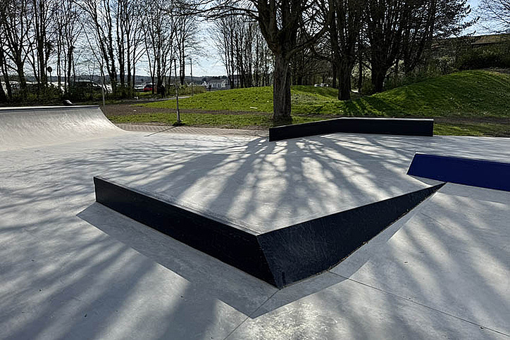 Beton-Ledges und Kanten im Skatepark Brühl