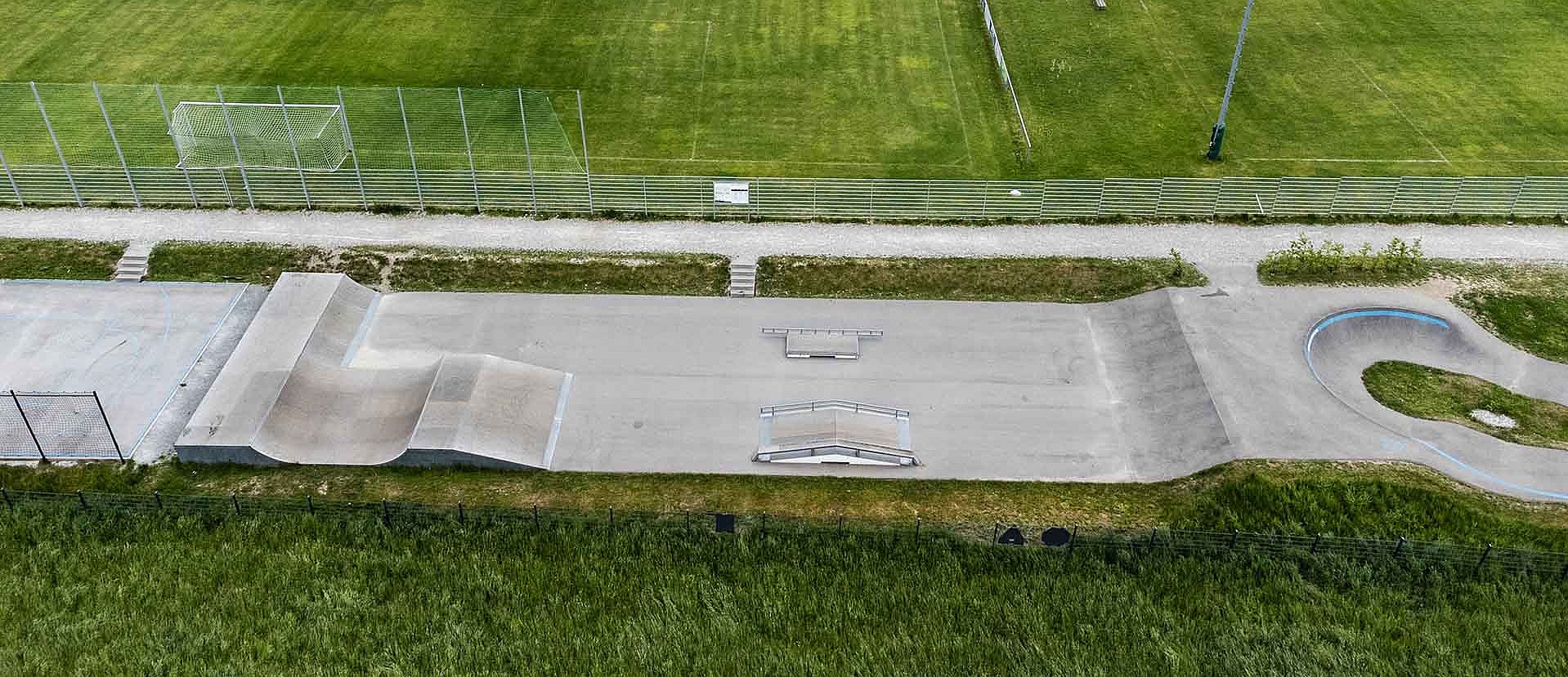 Pumptrack und Skateanlage im Urban Sports Park Uffing von oben