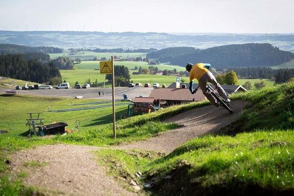 Mountain biker drives downhill turn