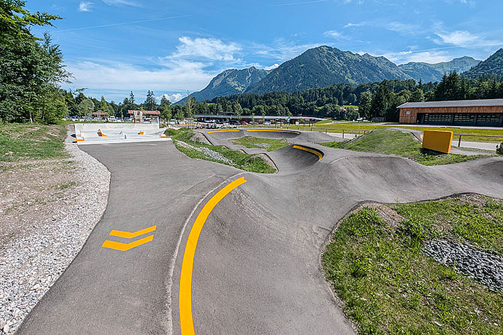 Overview of pump track and skate park in Nordic Park Oberstdorf