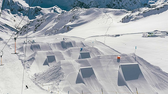 Jumps in the snow park Stubai