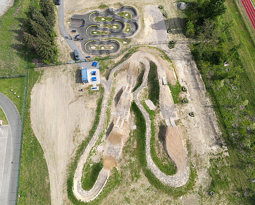Urban Sports Park Bad Düben – aerial view with pump track, dirt lines and practice areas.