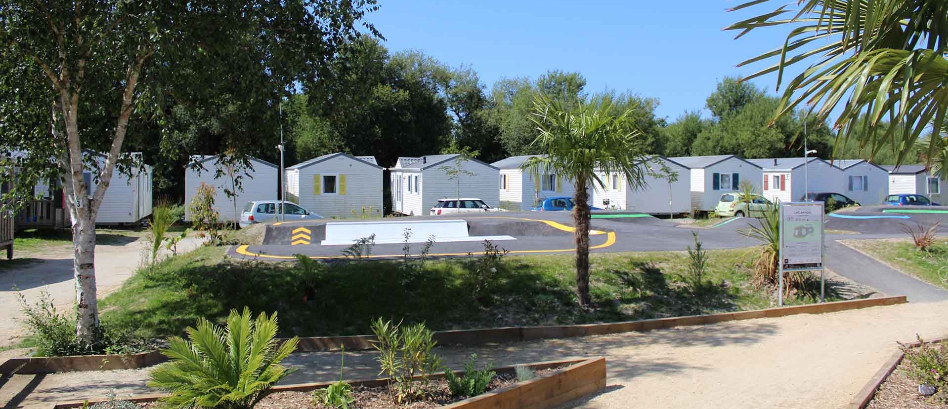 Pumptrack Fouesnant intégré entre maisons de vacances