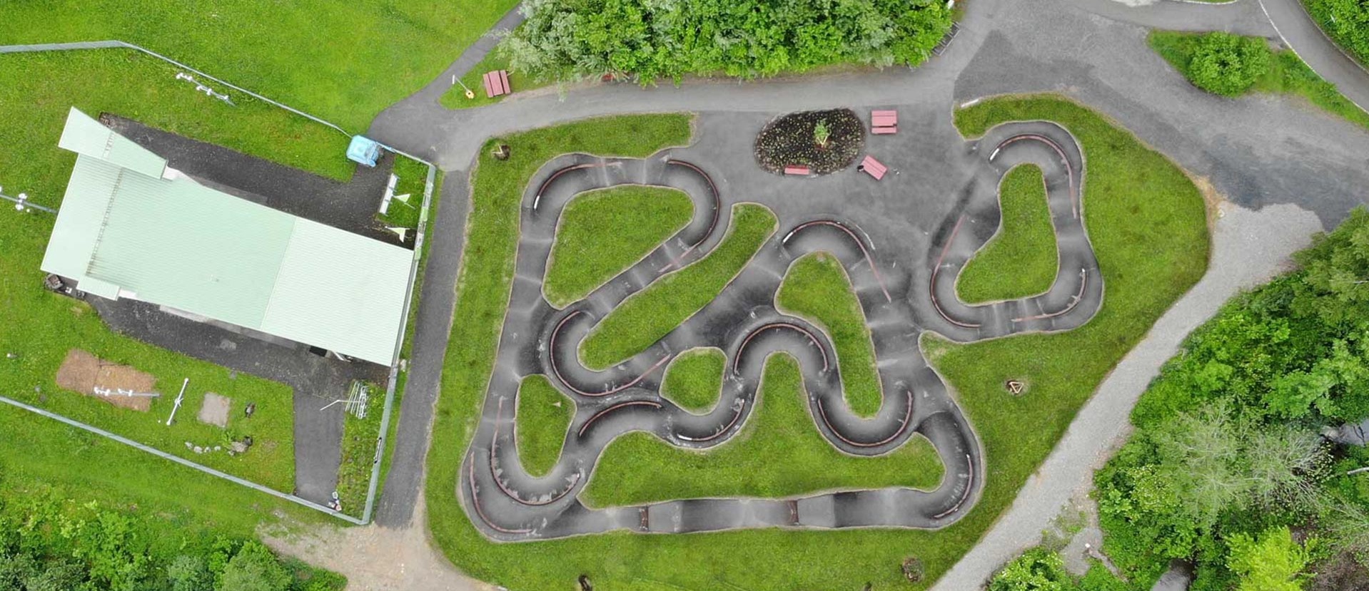 Pump track at Engelhaldepark Kempten with riders and spectators in the leisure area