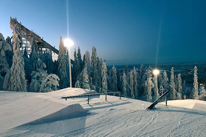 Snowpark Vuokatti in der Dämmerung