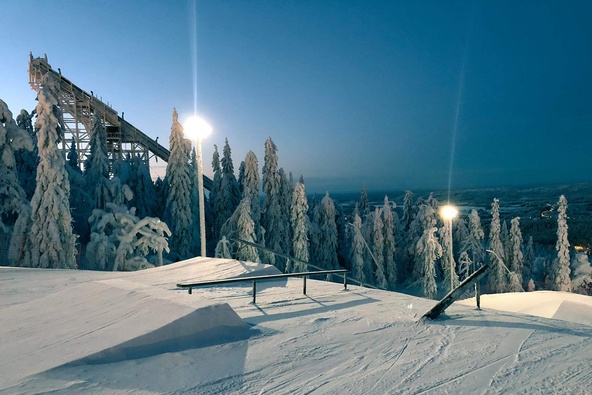 Snowpark Vuokatti in der Dämmerung