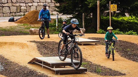 Young mountain bikers practicing drops and features at MTB Park Rabenberg