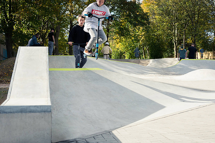 Scooter rider jumps in skate park Hennef