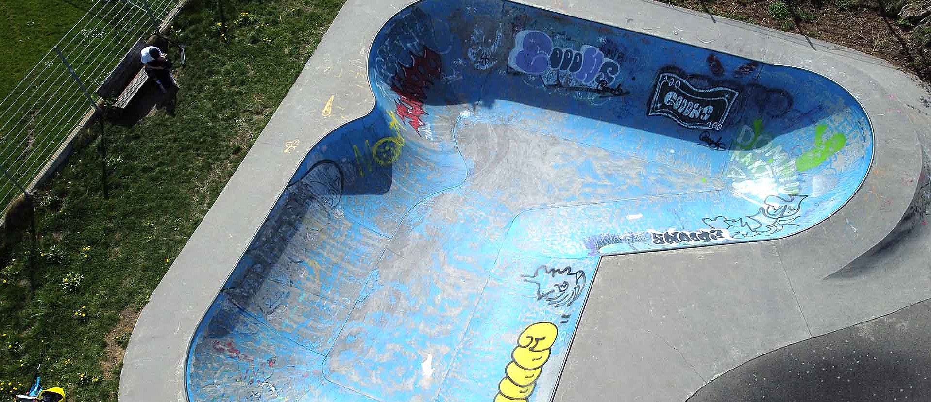 Aerial view of the bowl at Kempten Illerdamm Skatepark