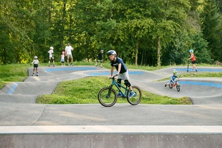 Children on a pump track