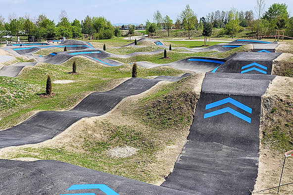 Wave section and jump elements at pump track Pocking