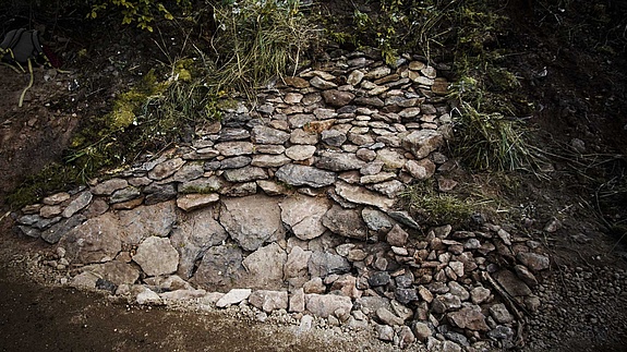 Natural stone reinforcement on a track in MTB Park Ilmenau