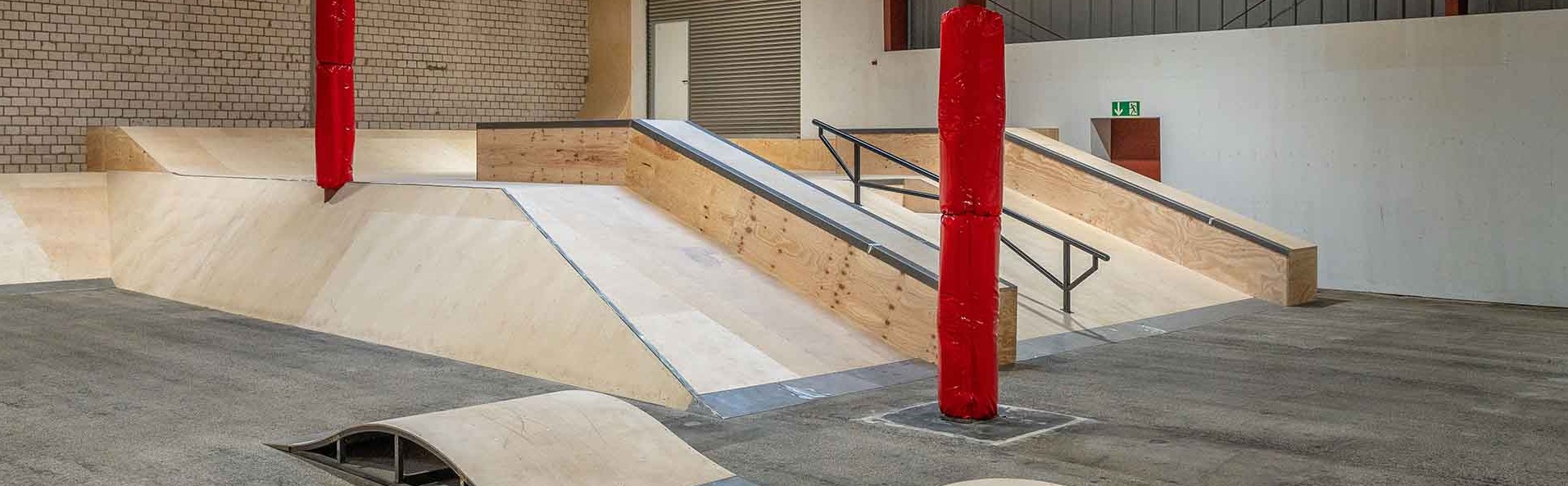 Ramps, rails and bank elements in the street section of Fürth skatehall