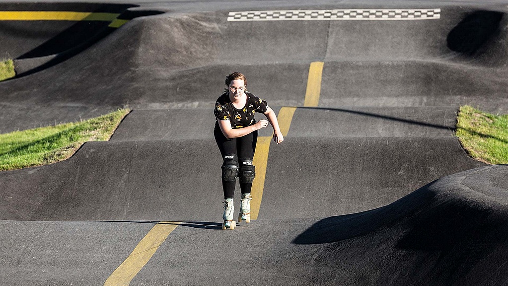 Roller skater on the pump track